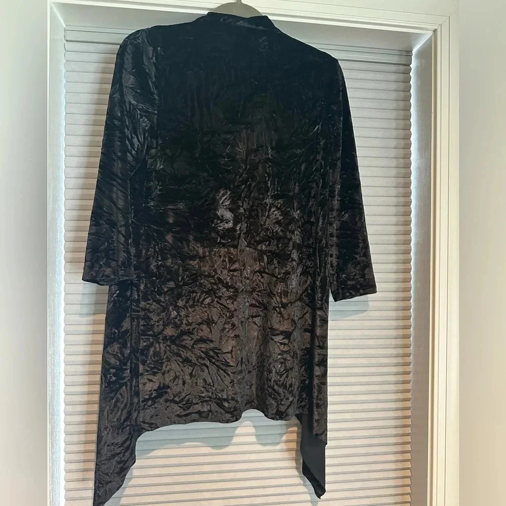 Alice + Olivia black crushed velvet wrap cardigan H-22 - Picture 2 of 3